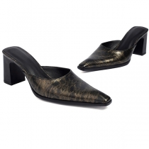 Elegant slip-on skor med spetsig tå och blockklack