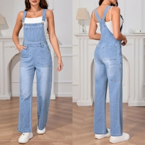 Justerbar Rakskuren Denim Jumpsuit med Retro Patch och Slitna Detaljer