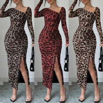 Sexig klänning med leopardmönster, off-shoulder och långärmad, med sidodragsko och slits i bodycon-stil
