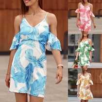 Miniklänning med axelbandslös design och V-ringning i Fashion Leaf-tryck