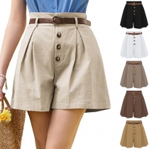 Högmidjade shorts med knapplist