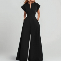 Elegant V-ringad Jumpsuit med Slits, Kepsärm och Vida Ben