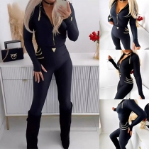 Tvådelad Set med Slim-fit och Kedjedetaljer: Crop Jacket och Skinny Pants