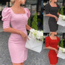 Bodycon Klänning med Fyrkantig Hals, Puffiga Kortärmar och Främre Knappslits