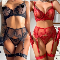 Blommigt broderat femdelat halvgenomskinligt underklädesset för kvinnor