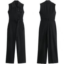 Rak skuren enfärgad jumpsuit med bälte och knappdetaljer i kragen
