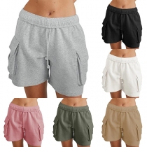 Shorts i modern stil med elastisk midja och sidfickor