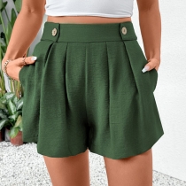 Avslappnade höghus shorts med sidofickor och plissering