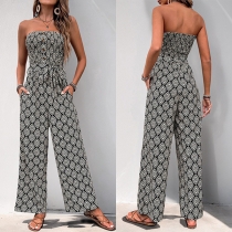 Bohemisk blommig jumpsuit med strapless design, sidosfickor och knytbar rak kjol