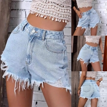 Moderiktiga höga jeansshorts med fransig fåll och vintage-tvätt