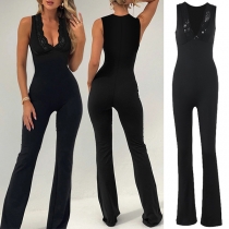 Elegant V-ringad spetsjumpsuit med utsvängd design