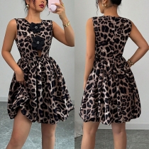 Sommarklänning med trendigt leopardmönster