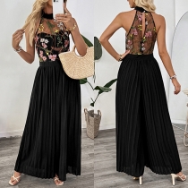 Elegant halterneck jumpsuit - Ärmlös med spetsdetaljer och vida byxben