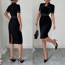 Elegant enfärgad maxiklänning med hög hals och sofistikerad design