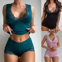 Bekväma spetsdetaljerade tvådelade nattkläder med ärmlös skjorta och shorts