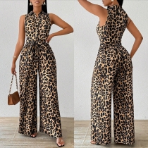 Moderiktig Leopardmönstrad V-ringad Ärmlös Knitlös Jumpsuit med Vida Ben
