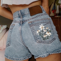 Högmidjade shorts med vintageinspirerat broderat blommönster