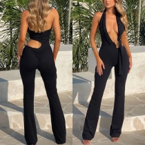 Jumpsuit med halterneck, djup V-urringning, öppen rygg och vida ben
