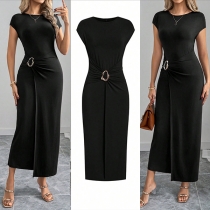 Moderiktig enfärgad rund halsringning med kort ärm och sidospänne i bodycon-klänning