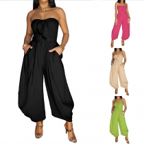 Damjumpsuit enfärgad med sexig inbyggd bh och chic krage