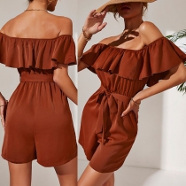 Trendig volangklänning med off shoulder och knytbart tryck