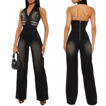 Denimjumpsuit med halterneck och V-ringning, rygglös med spänne, raka ben och vintage tvätt