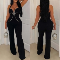 Trendig jumpsuit med strassdekoration och rosett, V-ringad i rakt snitt