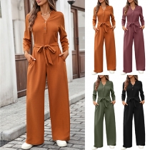 Jumpsuit med djup V-ringning och långa ärmar i avslappnad design