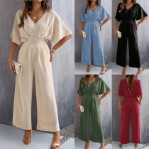 Ledig kortärmad jumpsuit med vida ben i enfärgade toner