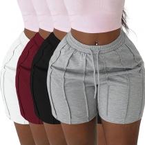 Enfärgade shorts med dragsnöre och sidofickor
