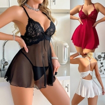 Romantiskt Lingerieset med Hjärtspänne och Veckad Spetskant