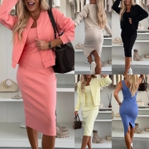 Moderiktigt tvådelat set bestående av kofta och åtsittande linneklänning