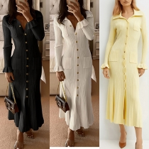 Stickad maxiklänning med långa ärmar, slag och vida manschetter