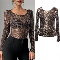 Mesh-t-shirt med leopardmönster, figurnära silhuett, rund halsringning och långa ärmar