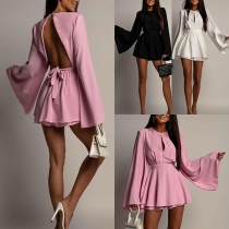 Kort kjol för dam med knytrosett och öppen rygg