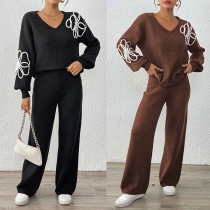 Tvådelat broderat set med V-ringad topp och raka byxor