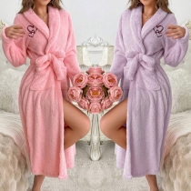 Bekväm varm pyjamas med långa ärmar och lappfickor, knytbar plyschmorgonrock