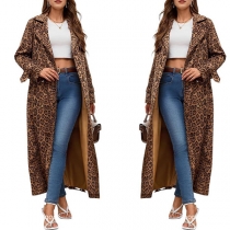 Trenchcoat med leopardmönster – knälång modell