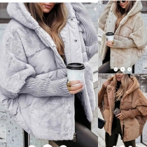 Trendig quiltad plyschkappa med huva och ribbade bomullspaneler för damer