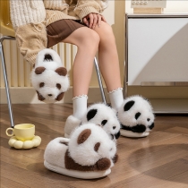 Mysiga panda-plyschtofflor med värmande fleecefoder och halkfri sula