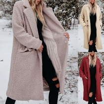 Sherpakappa i retrostil med ståkrage och skurna slag, långärmad dubbelknäppt kappa