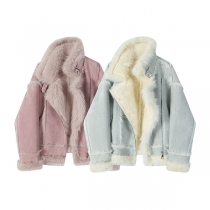 Modern fuskpälsjacka med långärmar och sidodragkedja