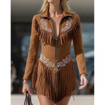 Westerninspirerad miniklänning med avslappnad passform, halv dragkedja i V-ringning, blommönstrad brodyr och tofsar