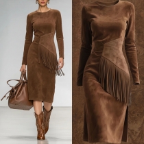 Damtopp med rund hals, långa ärmar och dekorativa tofsar