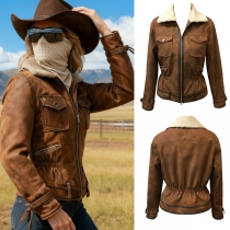 Vintagejacka med ståkrage, lång dragkedja fram och markerad midja