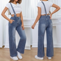 Gatumode Höga raka jeans i vintagetvättad denim med hängslen och avtagbar axelrem