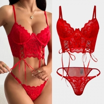 Push-up-set med spetsdetaljer – sexigt rött underklädesset
