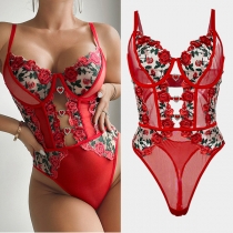 Damunderkläder rygglös design med blommigt broderi och hjärtformad ring