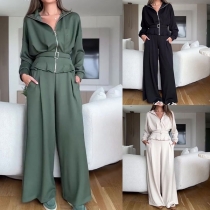 Trendigt tvådelat set med jacka i ståkrage och midjebälte samt vida byxor