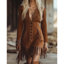 Vintageklänning med V-ringning, långärmad, knäppning fram, sidfickor och tofsar vid fållen